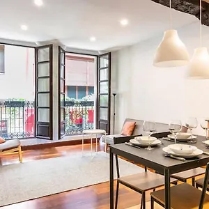  Apartamento Siete Calles / Art